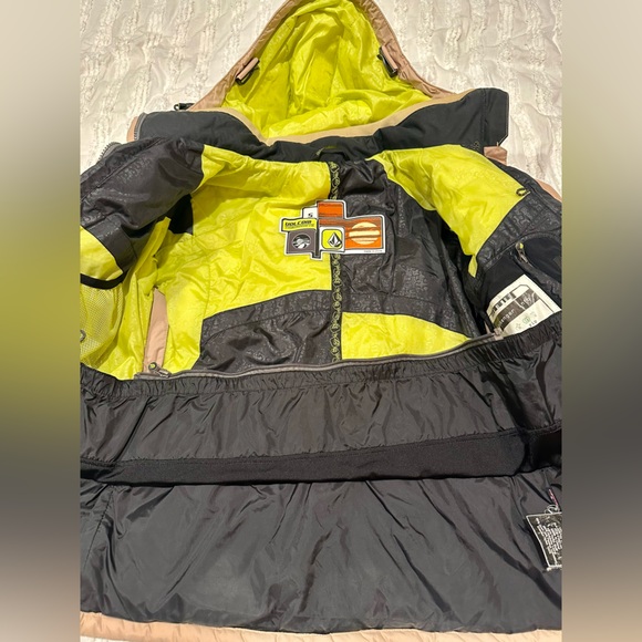 Volcom Snowboarding/Ski Jacket - Picture 3 of 5